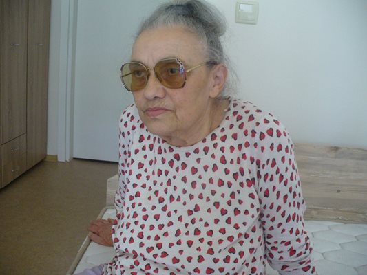 79-годишната Николина Пенева от Казанлък: Без да разбера, са продали апартамента и нивите ми, взели са ми влога, само не са продали душата ми
