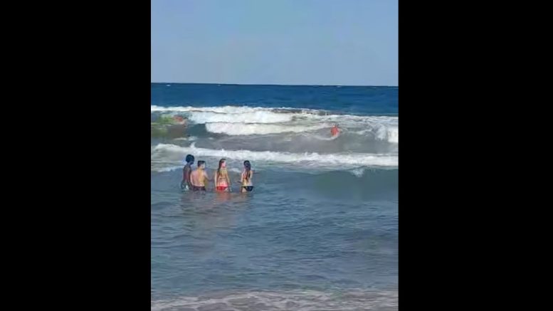 ПОКЛОН! Ангели от Варна спасиха много хора от бунта на морето