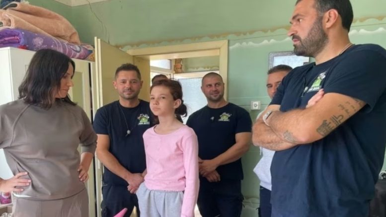 Мария Силвестър преобърна живота на 11-годишната Малина, Бригадата зазида стаята, в която е починал баща й